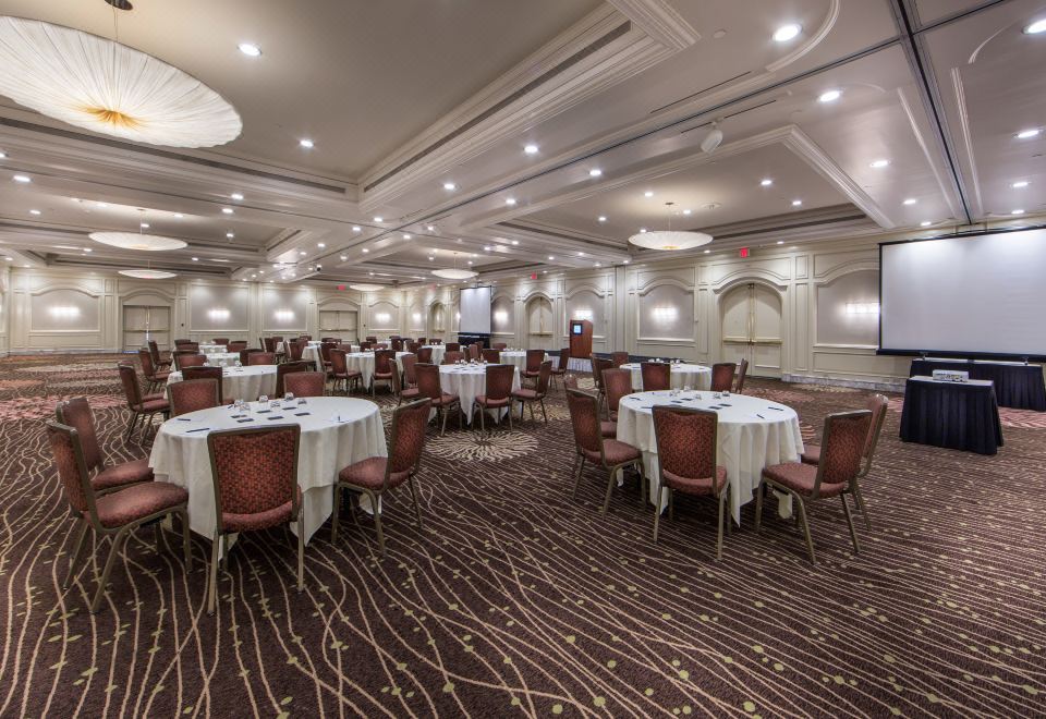 5. 힐튼 어바인/오..