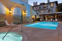 DoubleTree by Hilton Campbell - Pruneyard Plaza - Pools