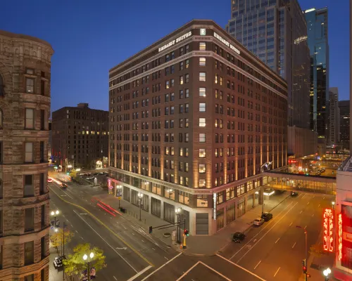 Embassy Suites by Hilton Minneapolis Downtown Hotel di Minneapolis