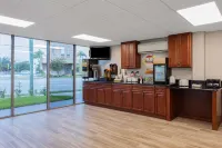 Super 8 by Wyndham Melbourne Hotels in Melbourne