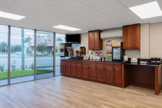 Super 8 by Wyndham Melbourne