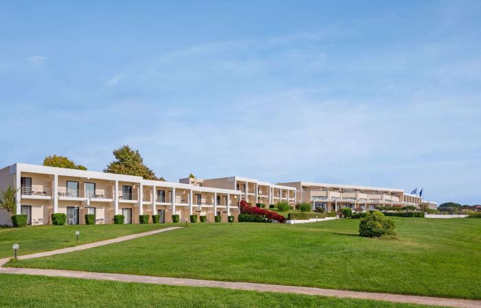 Ramada Plaza by Wyndham Thraki