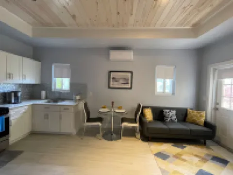 Nicole's Nest: Brand New Exquisite Studio Hideaway