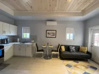 Nicole's Nest: Brand New Exquisite Studio Hideaway