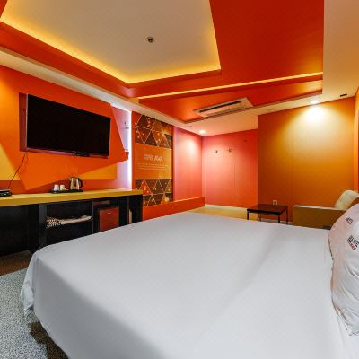 Deluxe-Styler/Wide Bathtub Ava Hotel Promo Code