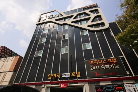 Hanam 1st Business Hotel Отели рядом с Аэропорт Кванджу