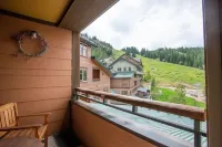 Zephyr Mountain Lodge, Condo | 2 Bedroom Ski Slopes Balcony Views (Value Rated Condo 2411) Hotels in Winter Park