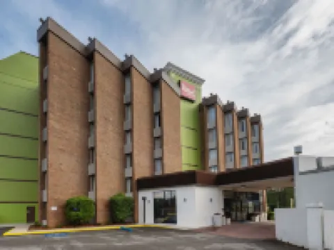 Red Roof Inn & Suites Macon Hotels in Macon