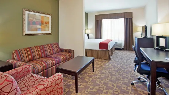 Holiday Inn Express & Suites Topeka North