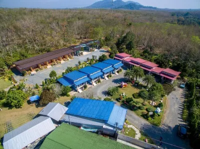 Baan Suan Mee Tang Hotels near Khao Khitchakut National Park