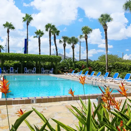 La Fiesta Ocean Inn & Suites