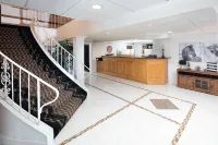 Red Lion Inn & Suites Auburn Hotels in Auburn