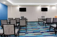 La Quinta Inn & Suites by Wyndham San Antonio Alamo City Hotels in Windcrest