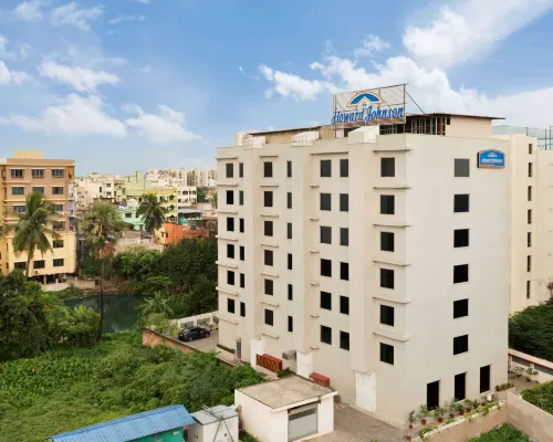 Howard Johnson by Wyndham Kolkata Hotels near NUJS