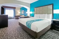 La Quinta Inn & Suites by Wyndham Paris Hotels in Paris