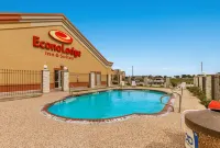 Econo Lodge Inn & Suites Bridgeport - piscina