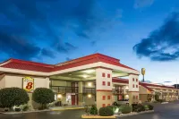 Super 8 by Wyndham Tifton Hotels in Tifton