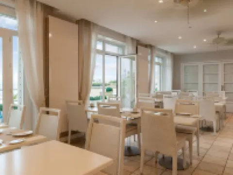 Hôtel the Originals Miramar, Royan Pontaillac Hotels in Royan
