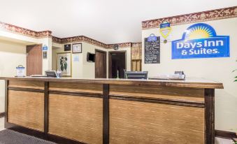 Days Inn & Suites by Wyndham Youngstown / Girard Ohio