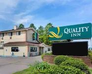 Quality Inn Chesapeake Hotels near Canal parking - restroom