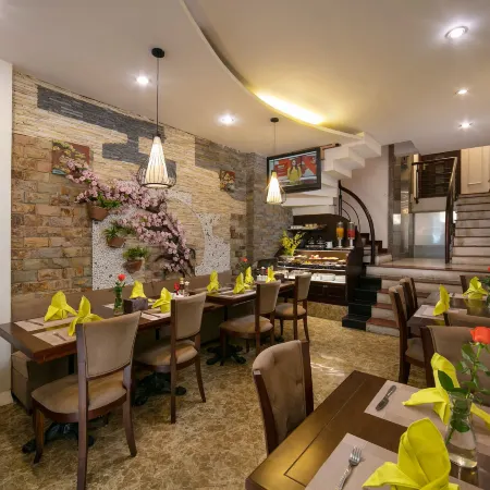Victory Legend Hotel & Spa Отели рядом с достопримечательностью «Тюрьма Хоало»