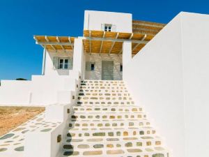 Coral Villa with 4 Bedrooms in Paros