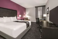 La Quinta Inn & Suites by Wyndham Dallas Grand Prairie North