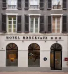 Hôtel le Roncevaux فنادق في باو