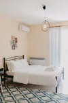 Best House, Nirvana, Patra