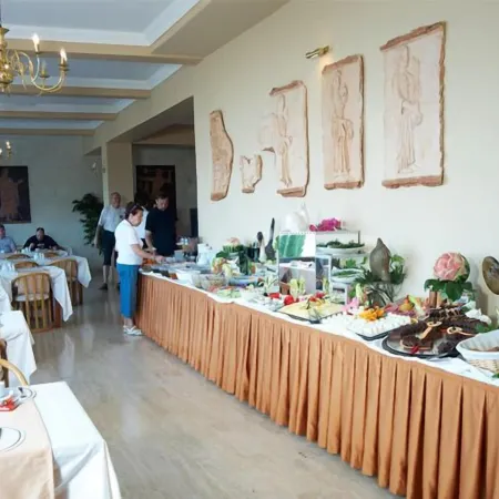 Hera Hotel
