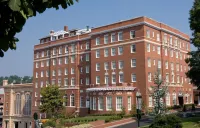 Hotel 24 South Hotels near Staunton Amtrak