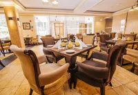 Alba Hotel Meru - breakfast
