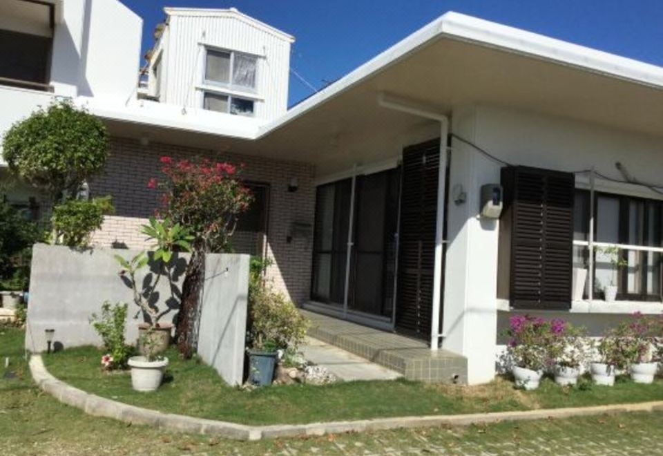 1. 민슈쿠 자바루..