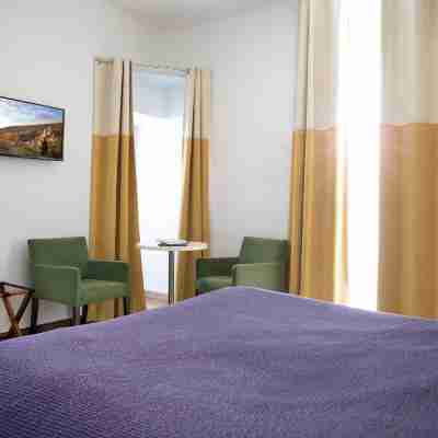 HÔTEL LA FERME DE BOURRAN - RODEZ (parking gratuit, écoresponsable, soirée étape, bornes électriques) Rooms