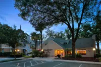 Residence Inn Orlando Altamonte Springs/Maitland Hotel berhampiran The Book Nook