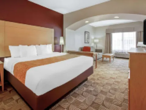 ลากินตา อินน์แอนด์สวีทส์ บายวินด์แฮม ตูกุมการิ โรงแรมในตูกุมการิ