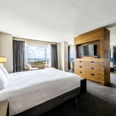 One-Bedroom Executive Suite Hyatt Regency McCormick Place Promo Code