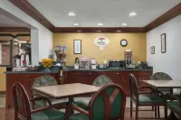 Super 8 by Wyndham Canton/Livonia Area Hotels in Van Buren Charter Township