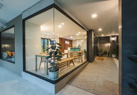 Viva Central Korat Отели рядом с достопримечательностью «Guru-Summanakara»