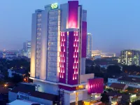 Hotel Santika Premiere Gubeng Hotel dekat Warung Bu Sutris