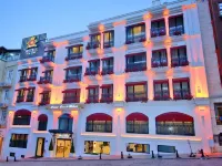 دوسو دوسي هوتل في المدينة القديمة Hotels near جامع آيا صوفيا
