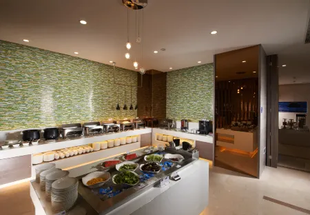 Holiday Inn Express Luoyang City Center Отели в г. Лоян