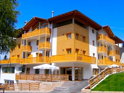 Alpine Mugon Hotel Hotel in zona Lago di Lagolo
