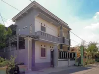 RedDoorz Near Rsud Nganjuk Hotels near estu mulyo sirkuit