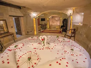 Divan Cave House