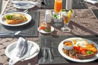 Bar-t-Nique Guest House - breakfast