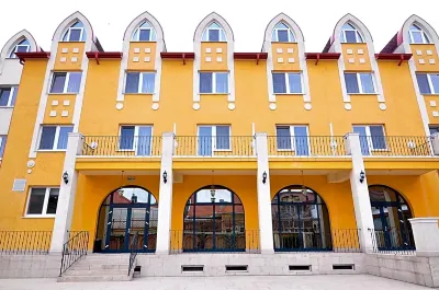 Hotel Maxim Hotels near Oradea Train Station