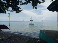 SmallFry's Beach Resort - Beach