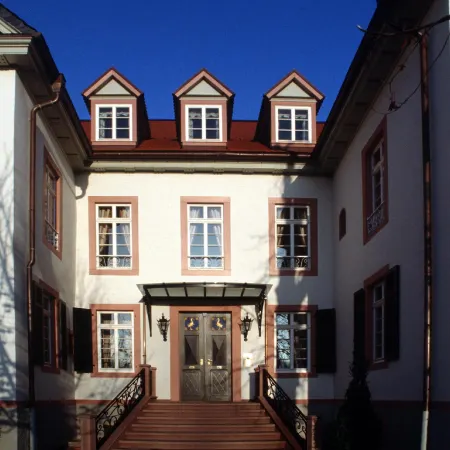 Herrenhaus Von Löw
