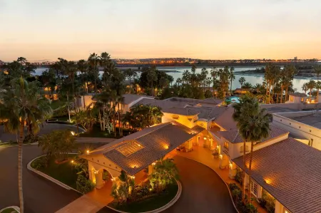 San Diego Mission Bay Resort Отели рядом с достопримечательностью «Пеканга Арена»